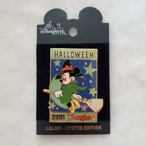 NOC New on Card DLR Disneyland Halloween I Glow Minnie Witch Pin LE 4800